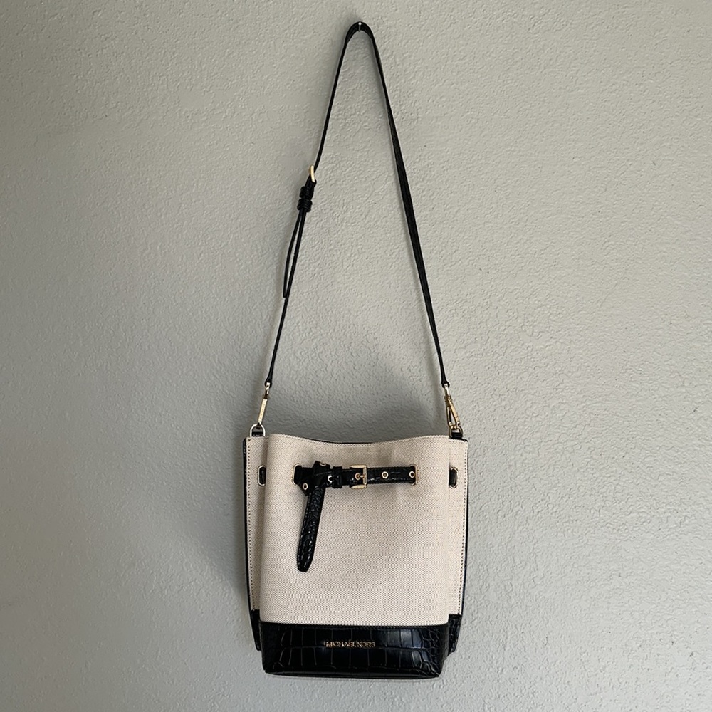 Michael kors bucket bag